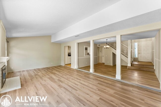 Building Photo - Coastal San Clemente Townhome with Brand New Flooring – Steps to the Beach!