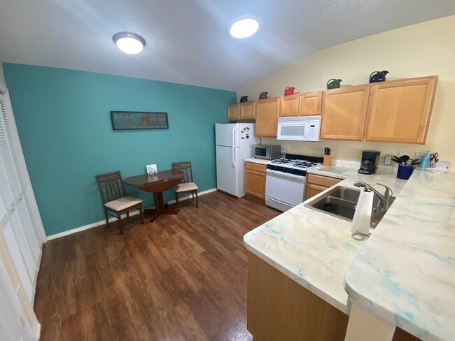 Building Photo - Beautiful SEASONAL, Fully Furnished, turnk...