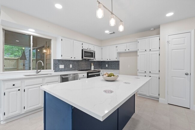 Building Photo - 49 W Southfork Pines Cir