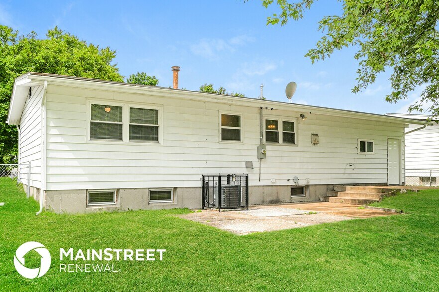 Building Photo - 725 Bellarmine Ln