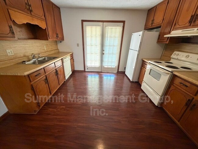 Building Photo - Locust Drive - 988