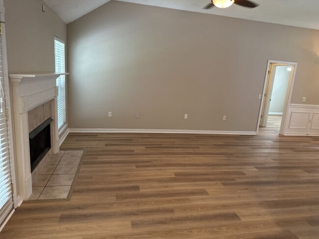 Building Photo - 247 Laurel Hill Cir