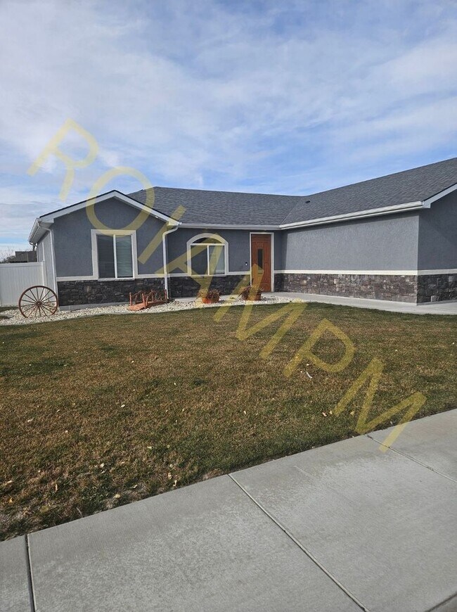 Building Photo - Spacious 3-Bed, 2-Bath Home with Bonus Room – Heyburn, ID