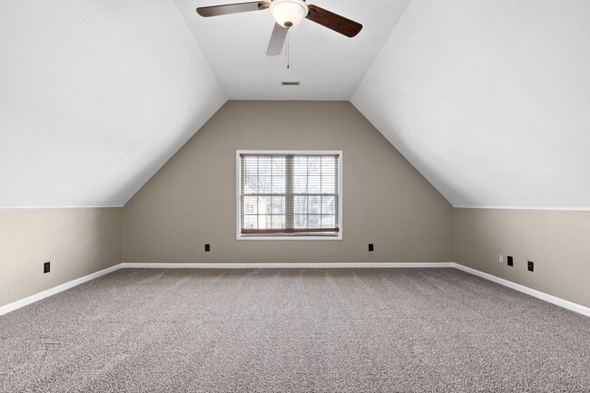 Building Photo - Pet Friendly Three Bedroom with Bonus!