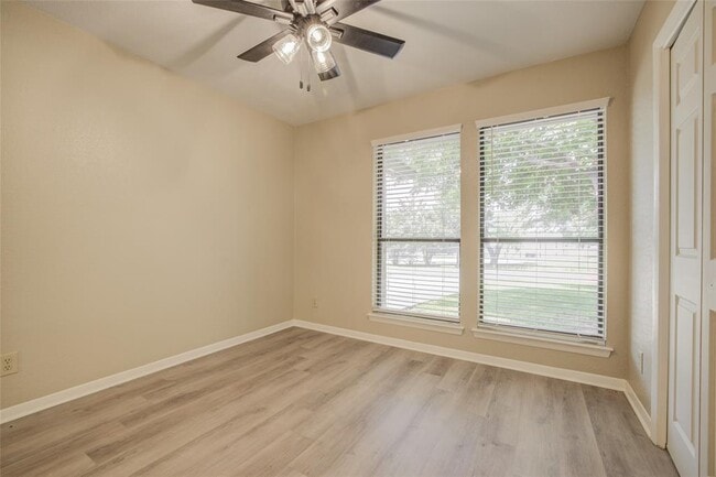 Building Photo - 306 Corral Ln