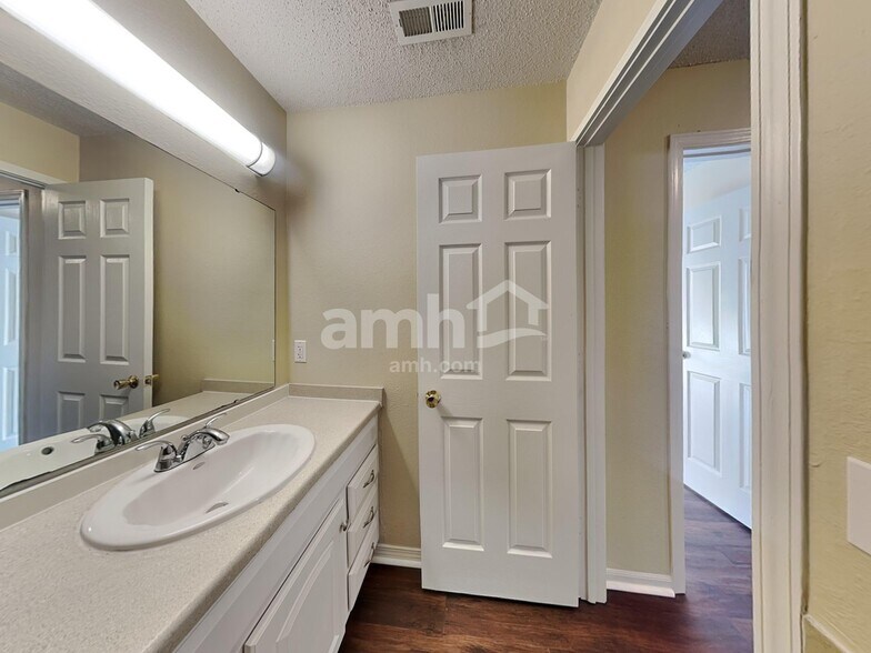 Building Photo - 1494 Blue Grass Pky