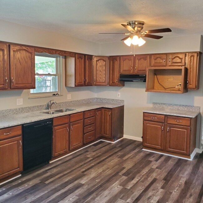 Primary Photo - 3BDRM HOUSE FOR RENT