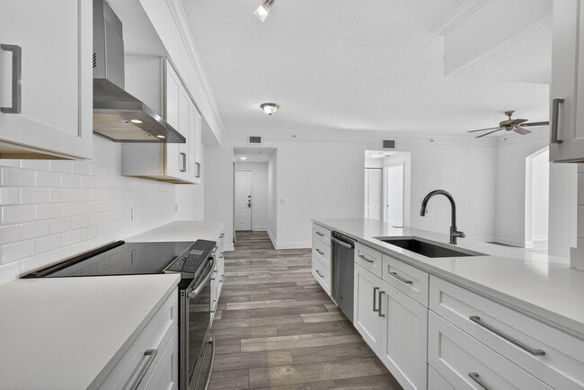 Building Photo - 5301 Myrtlewood Cir E