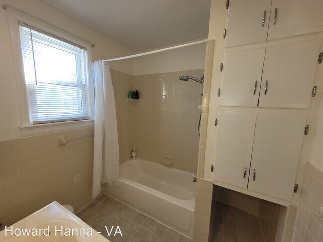 Building Photo - 4 br, 2 bath House - 106 Gee Street