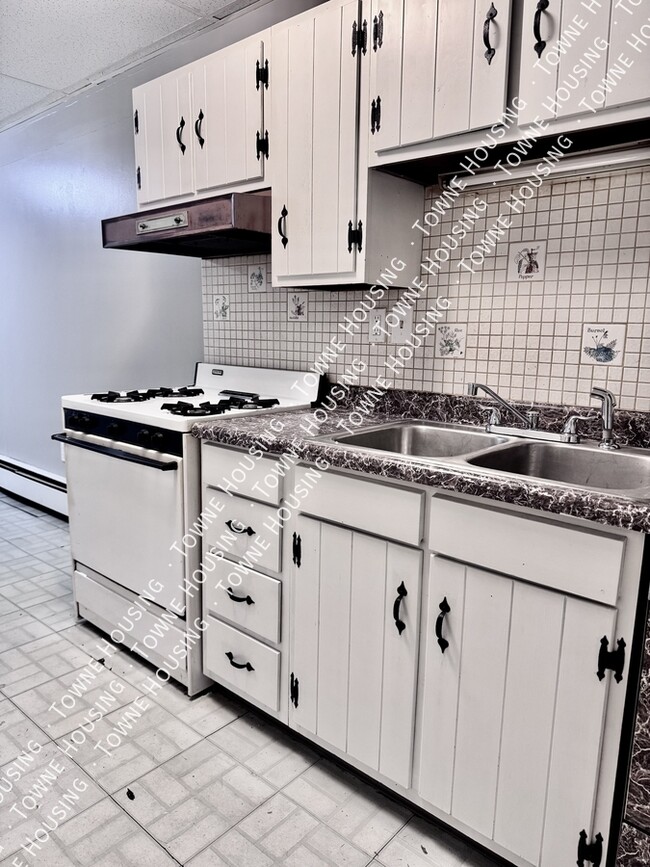 Building Photo - 70 Harvey Ave