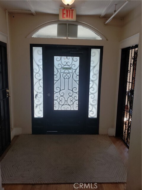 Building Photo - 323 W 4th St