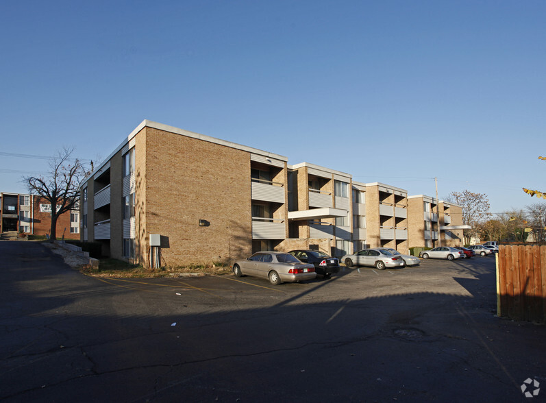 Building Photo - Belmont Americana