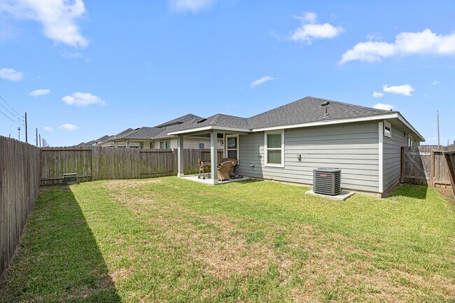 Building Photo - 5422 Sunway Dr