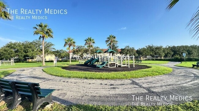 Building Photo - 4802 Cumbrian Lakes Dr