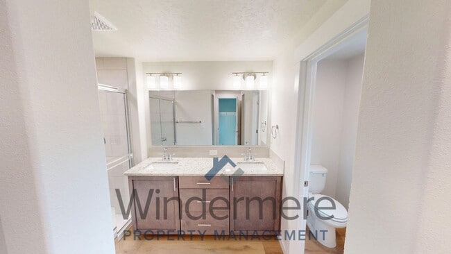 Building Photo - 637 Kingbird Ct