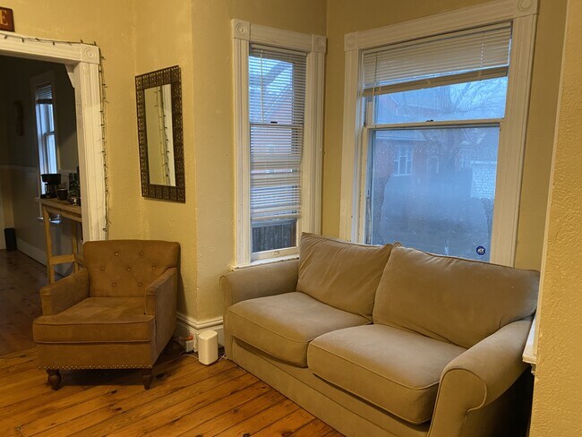 Building Photo - 11 W 14th St