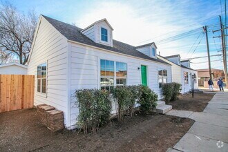 Building Photo - Remodeled 2 bedroom 2 bath