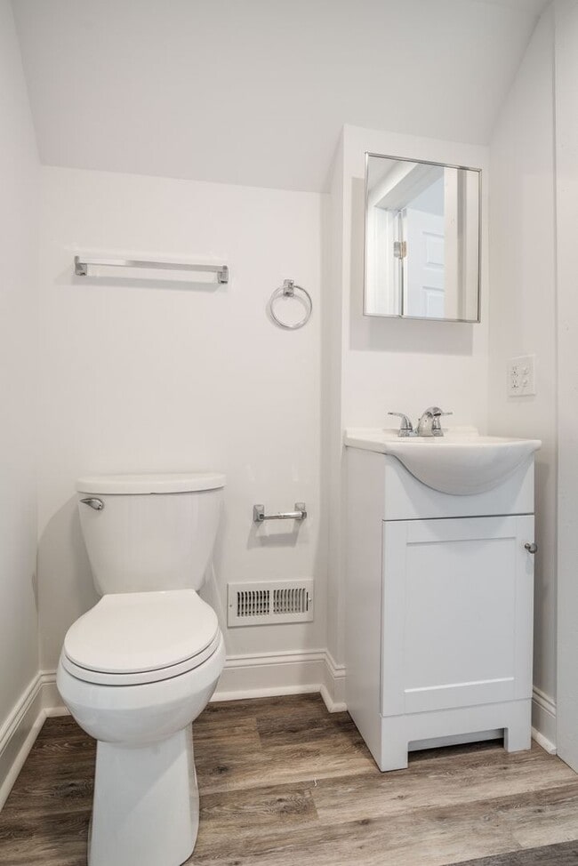 Building Photo - 120 North Mathilda Street