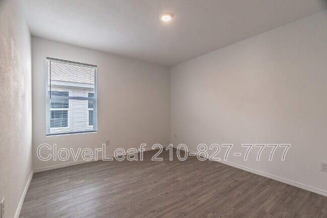 Building Photo - 2822 Millikan Dr
