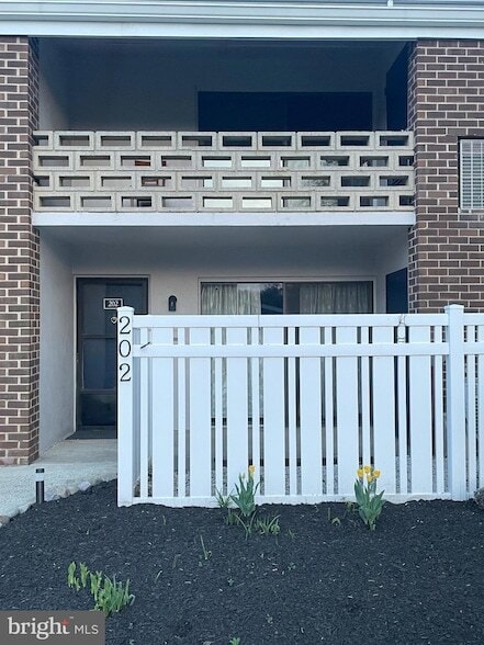 Building Photo - 202 Stony Way