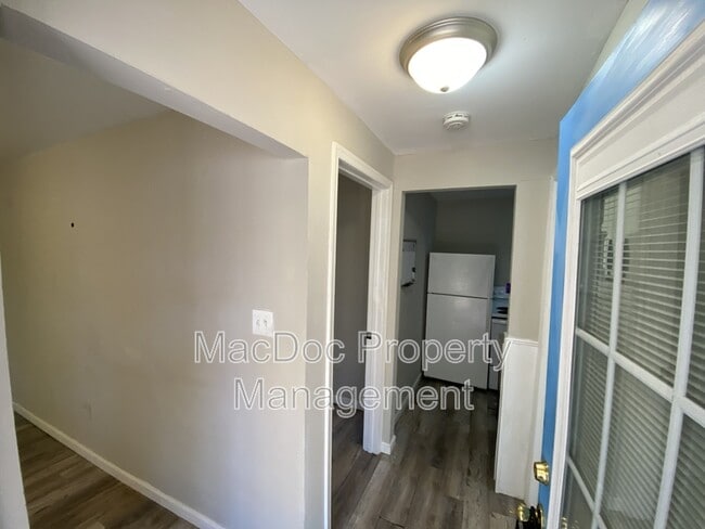 Building Photo - 205 N Irving Ave