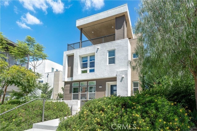 Building Photo - 217 Chorus