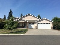 Building Photo - 3 Bedroom Chico Home with 3 Car Garage!