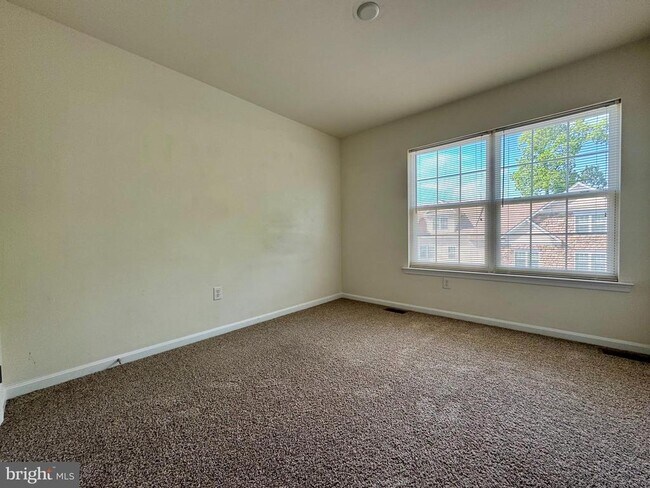 Building Photo - 3788 Bedford Dr