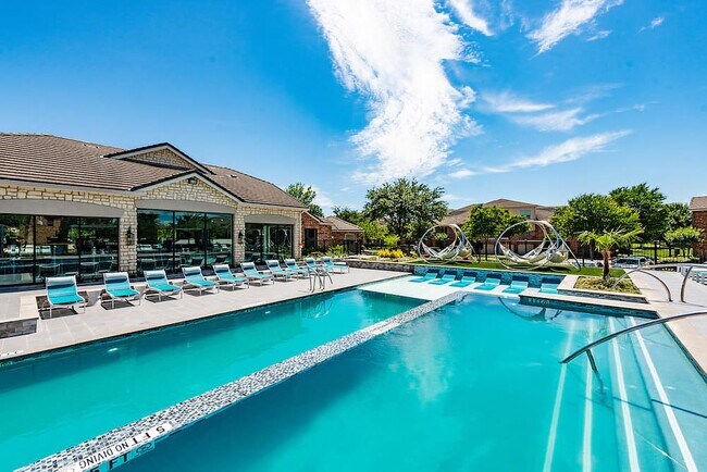 Building Photo - 6101 N Riverside Dr