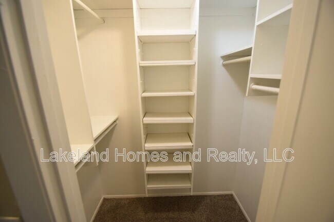 Building Photo - 1204 Honeytree Ln W