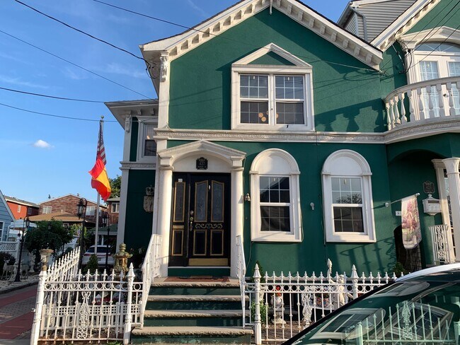 Primary Photo - 427 Warren St