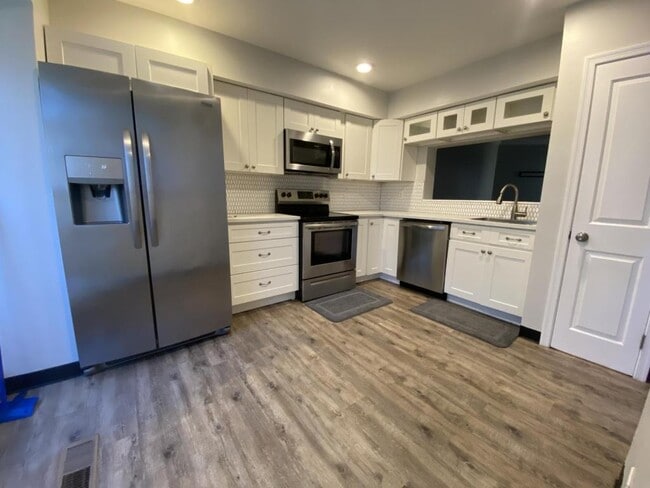 Building Photo - 1018 Dartmouth Glen Way