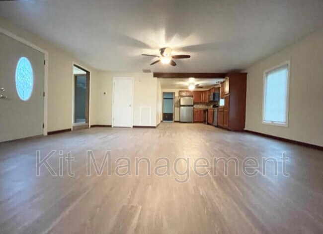 Building Photo - 2241 Eastgate Rd
