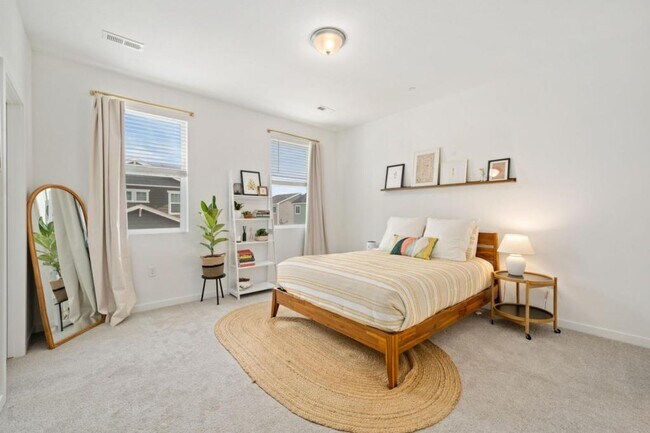 Building Photo - 748 Silver Maple Ln