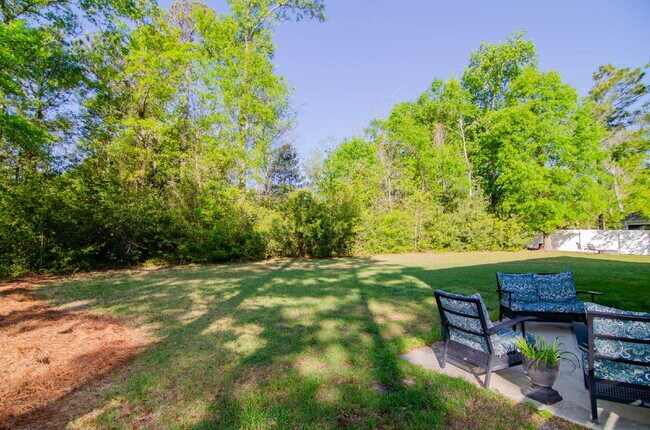 Building Photo - "Spacious 4-Bedroom Sanctuary with 3 Full Baths in Hampstead – Your Dream Home Awaits!"