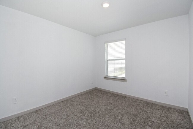 Building Photo - 8030 Milam Ln