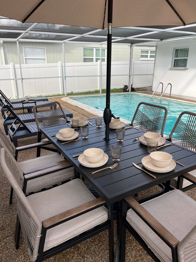 Building Photo - Stunning Seminole Home with Private Pool | 3 Bed / 2 Bath