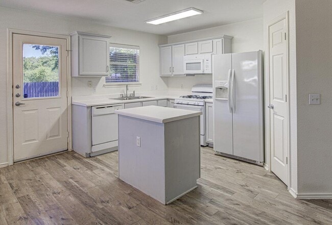 Building Photo - 8417 Twiggy Ln