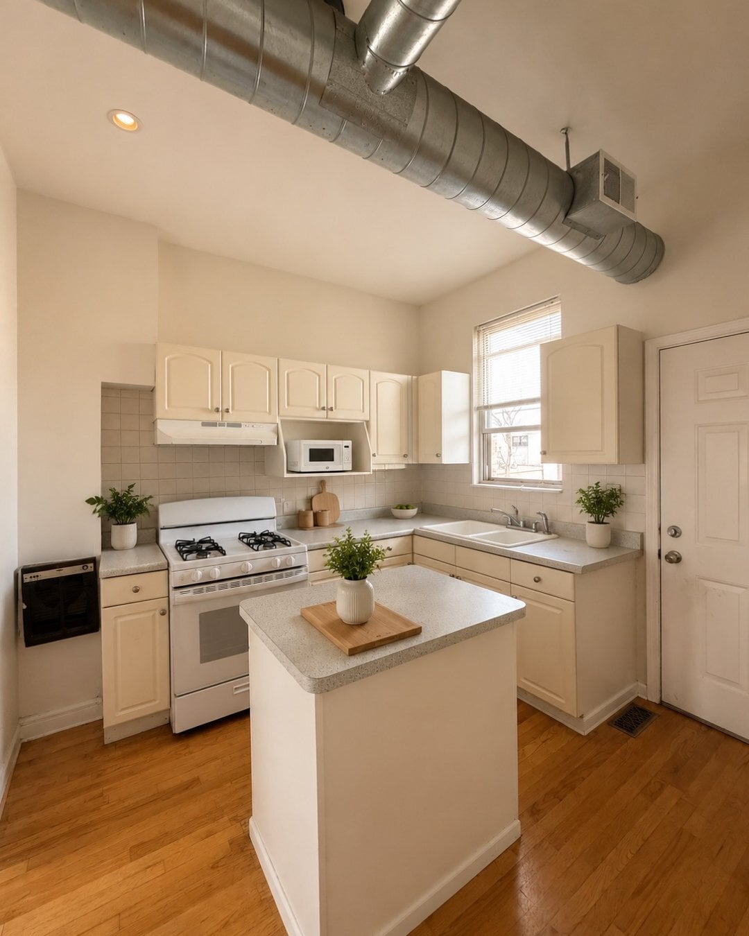 Building Photo - 944 W 18th St