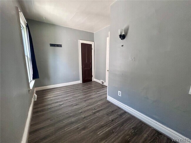 Building Photo - 151 Amber St