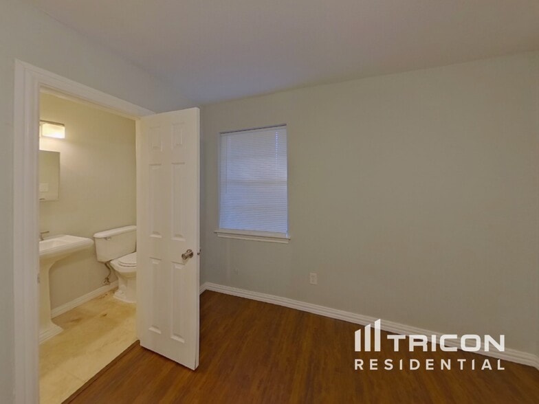 Building Photo - 126 Tharp St