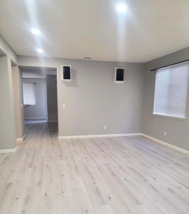 Building Photo - 2162 Golden Gate Dr