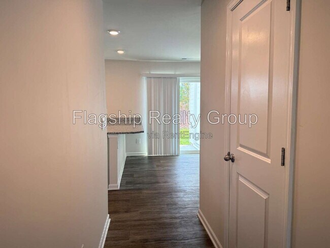 Building Photo - 4109 Laurel Rdg Dr