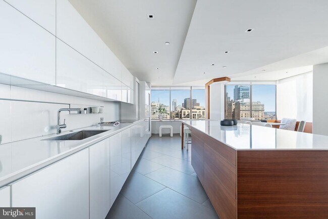 Building Photo - 210 W Rittenhouse Square