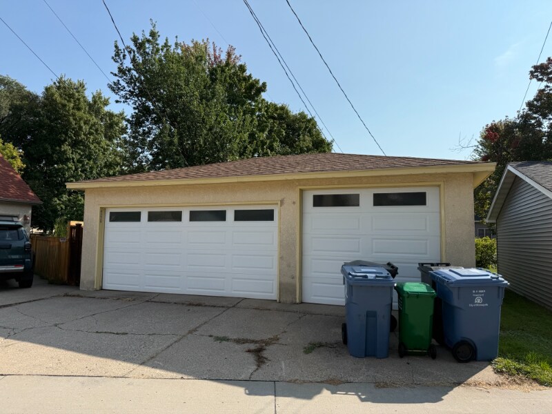 Building Photo - 4228 S 39th Ave