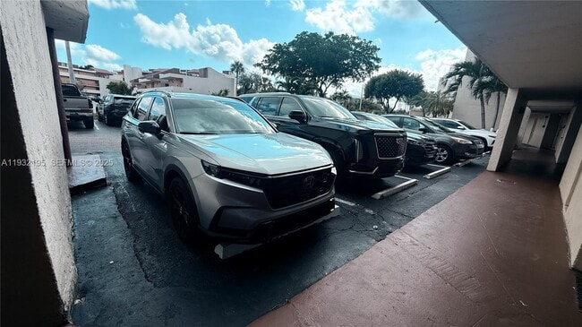 Building Photo - 8860 Fontainebleau Blvd