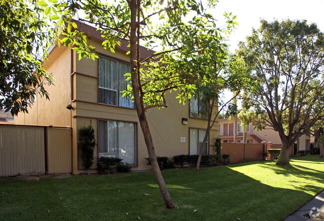 Primary Photo - Robert's Apartments