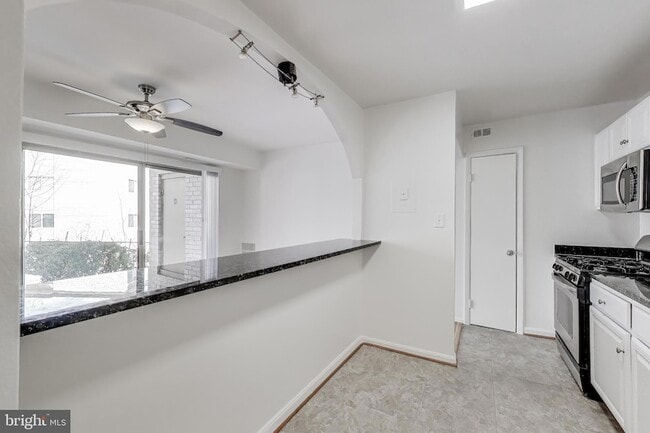 Building Photo - 12307 Braxfield Ct