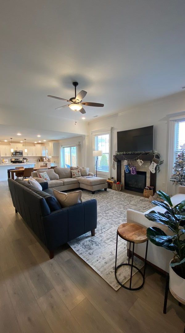 Building Photo - 3 bedroom 2 bathroom house with fenced in yard