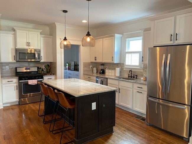 Building Photo - Craftsman Inspired 3 Bed/ 2.5 Bath Home in Cleveland Park, Fenced Yard, Pet Friendly, Screened Po...